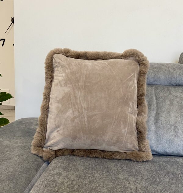 Fodera cuscino arredo bordo pelliccia beige